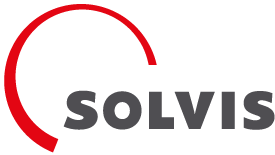 Das Logo von Solvis zeigt einen roten Halbkreis und den Schriftzug in grauer Farbe, der modern und klar gestaltet ist.